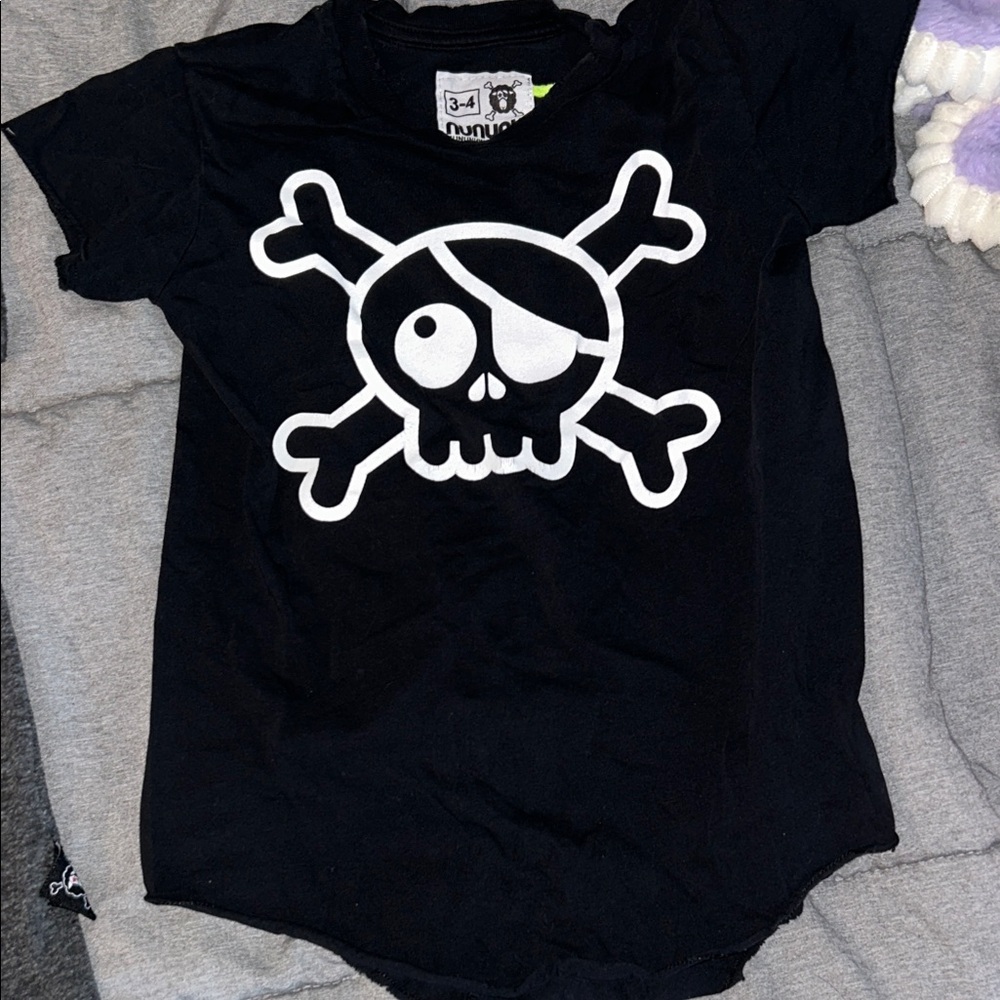 nununu Black Skull and Crossbones Tee